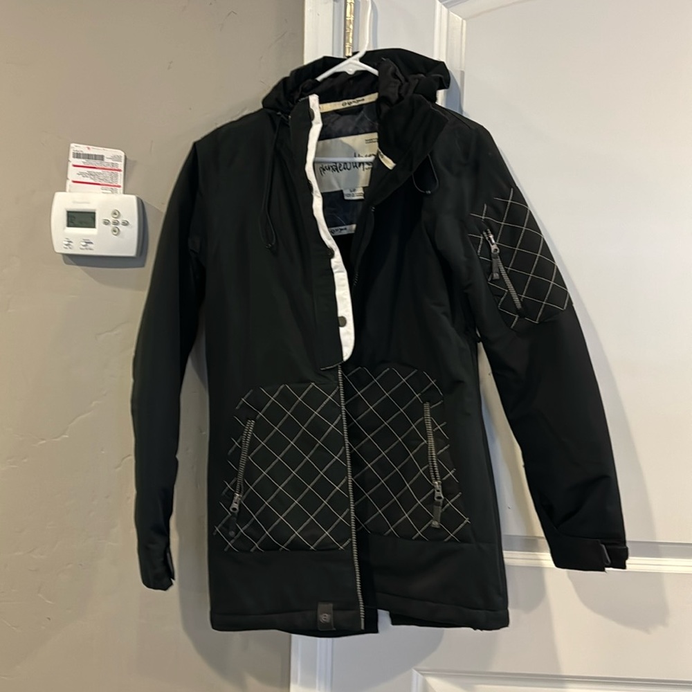 Super warm winter coat‼️ Planet Earth brand, size small.